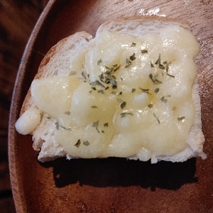 バターガーリックのチーズバケットトースト